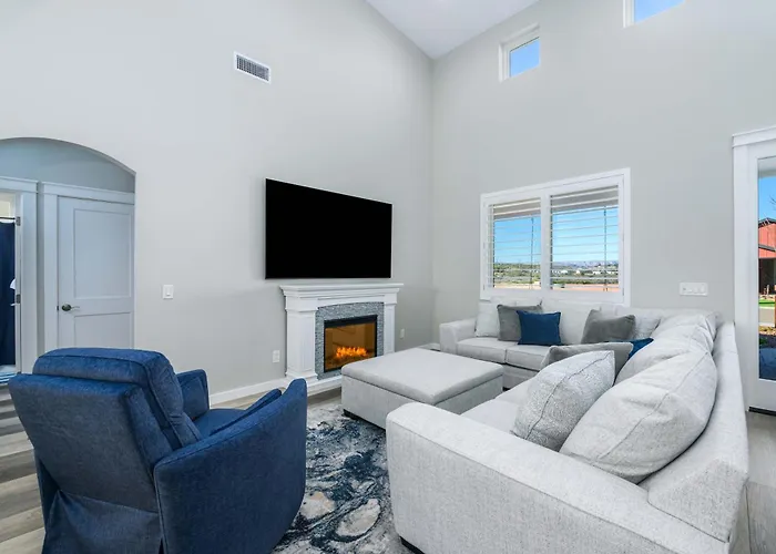 Kindra Heights - A Modern Valley Wine Retreat *