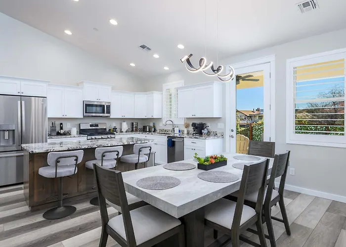 Holiday home Kindra Heights - A Modern Valley Wine Retreat *