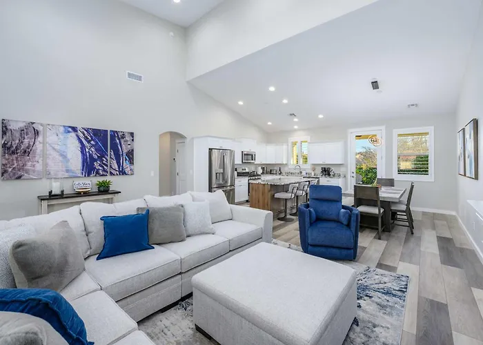 Holiday home Kindra Heights - A Modern Valley Wine Retreat *