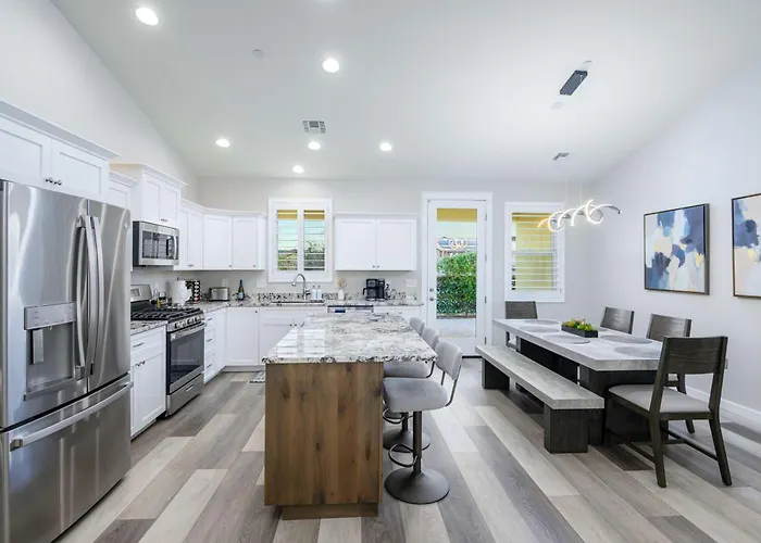 Kindra Heights - A Modern Valley Wine Retreat Cottonwood